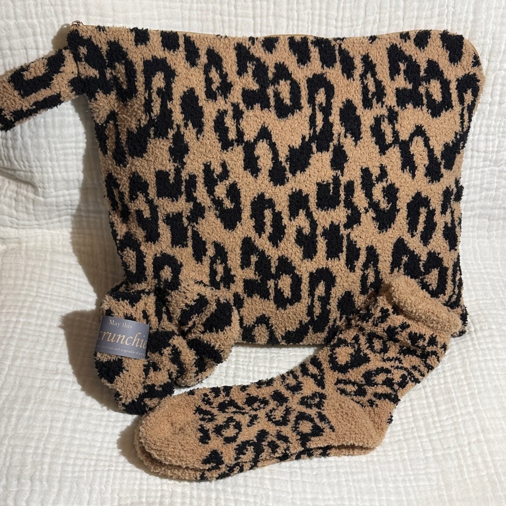 Leopard Print zip bag w/socks and scrunchie- Tan and Black